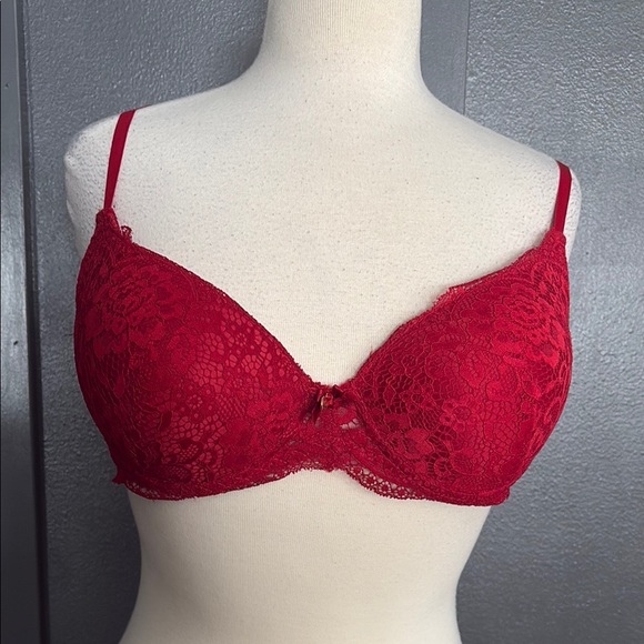 Marilyn Monroe Elegant Red Lace Bra - Picture 1 of 7